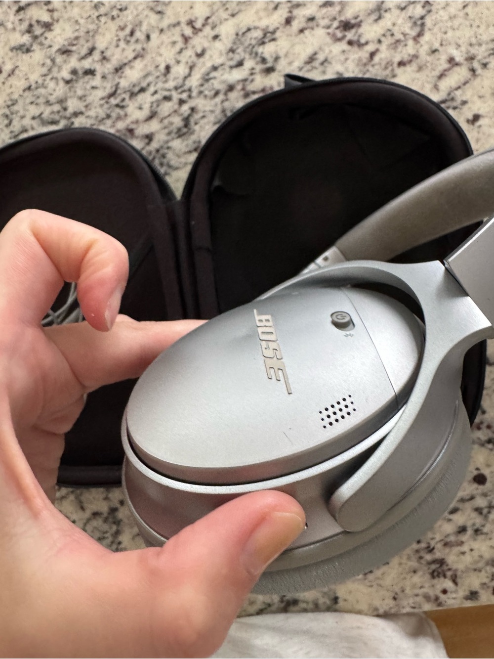 Bose Silver Over-Ear Wireless Noise-Cancelling Headphones - Picture 4 of 8